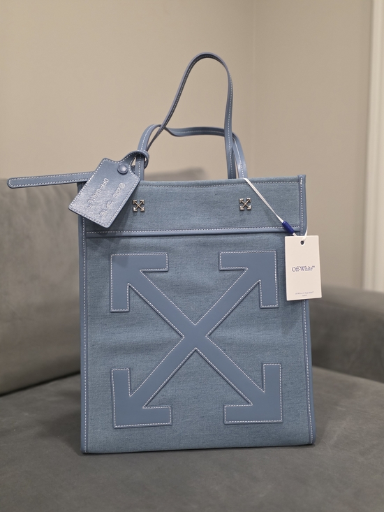 Off-White Handbags - NWT OFF WHITE Large Boxy Tote Bag